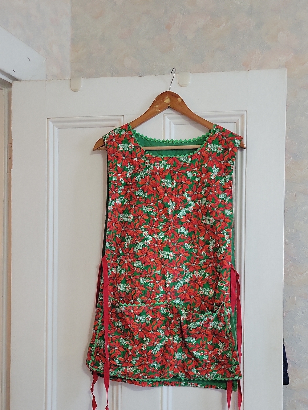 Vintage Holiday Paint Smock Apron Craft Pinafore